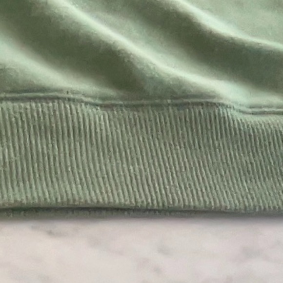 30$ American eagle sweater - Picture 2 of 3